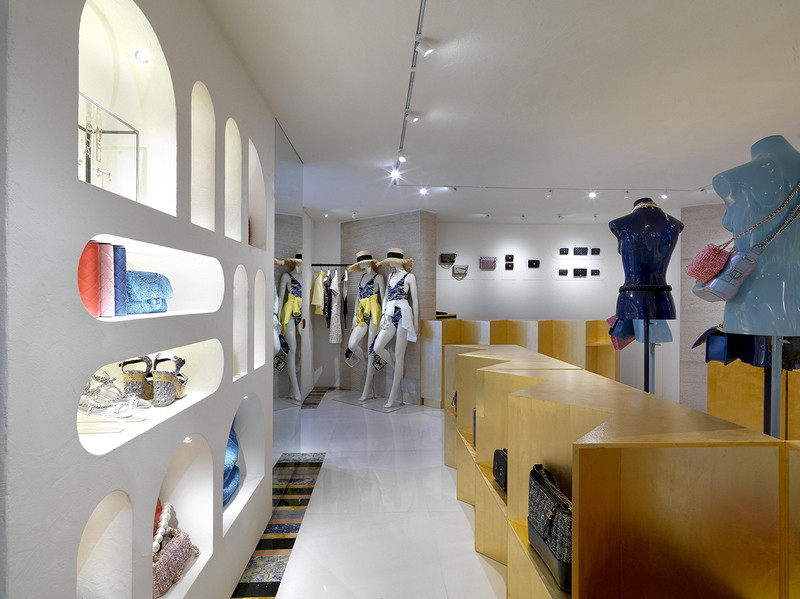 01 Boutique CHANEL Capri 2019 pictures by Massimo Listri 01 LD