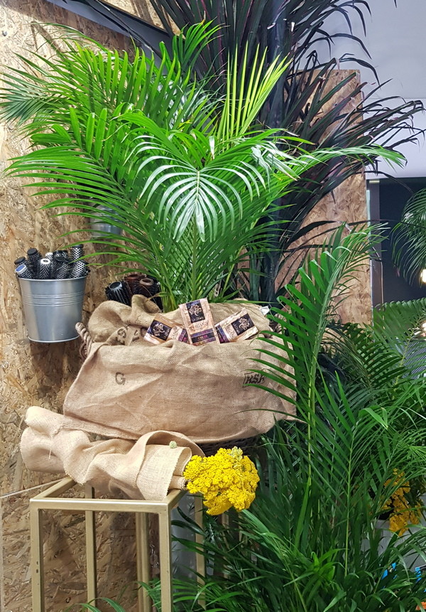 ITGIRLSOCIETY DO SMINKE I FRIZ1222