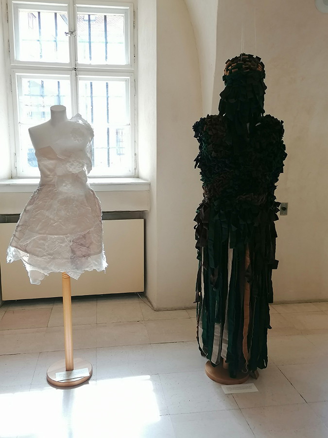 OD SKICE DO KOSTIMA 26 AUTOR KOSTIMA MIHAELA ŠUŠKOVIĆlijevo LUCIJA AGIĆdesno FOTO Đ. KOCIJANČIĆ