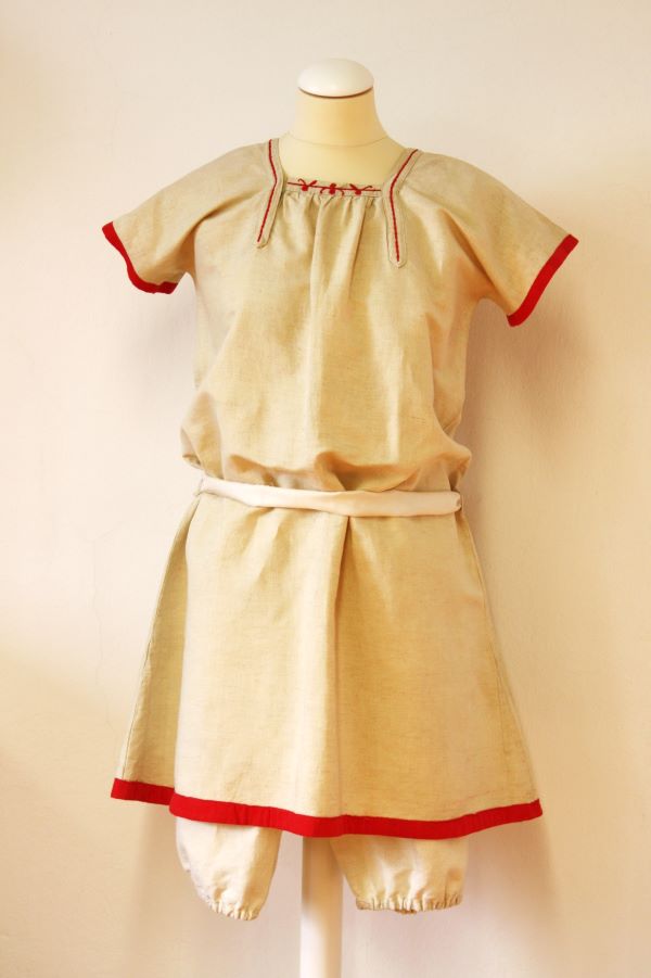 Sokolski ženski dres iz obitelji Josipa Hanuša MGZ 7517