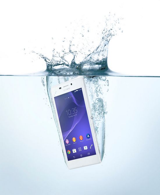 04 Xperia M2-Aqua -in-Water-72dpi