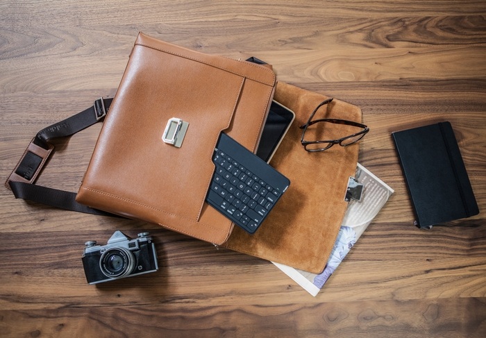 Dwell black1 72 dpi cr