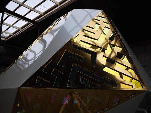 The Mothership mobile DJ-booth by Anya Sirota 3