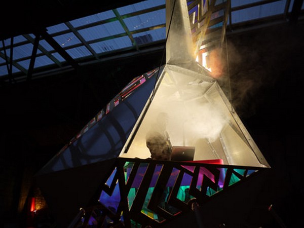 The Mothership mobile DJ-booth by Anya Sirota 8