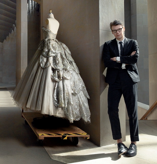 01-andrew-bolton-met-2016-manus-x-machina c1r