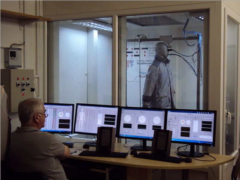 Balmain Fall Winter 2018 Runway08 450x700