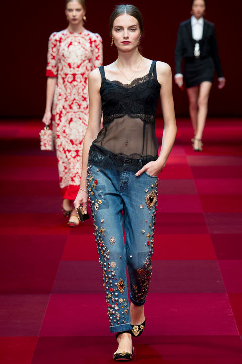 20 dolce and gabbana crystal embellished jeans spring 2015 h724