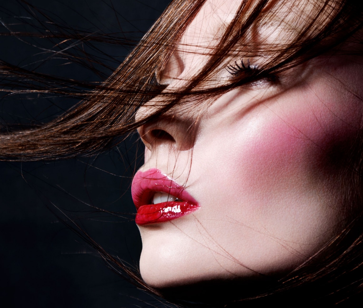 A-Permanent-State-of-Sunshine-for-Tush-two-toned-red-glossy-lips cr