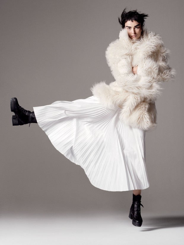 vogue-us-october-2015-andreea-diaconu-by-david-sims-620x827