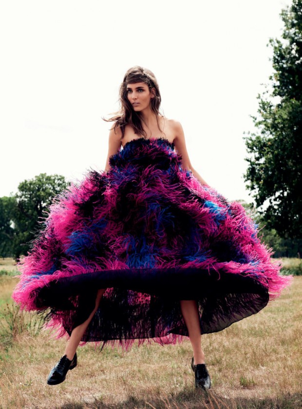 suzanne-bijoch-by-regan-cameron-for-harper s-bazaar-uk-november-2015-2-620x837