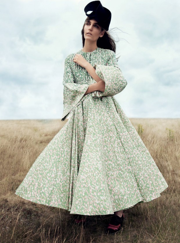 suzanne-bijoch-by-regan-cameron-for-harper s-bazaar-uk-november-2015-3-620x835