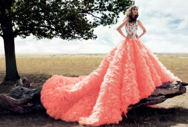 suzanne-bijoch-by-regan-cameron-for-harper s-bazaar-uk-november-2015-620x419