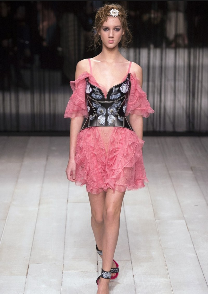 ALEXANDER MCQUEEN FALL 2016 19