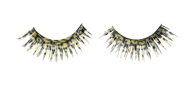 4251232277661 essence BringOnTheLashes 01 glam on glow up front View open