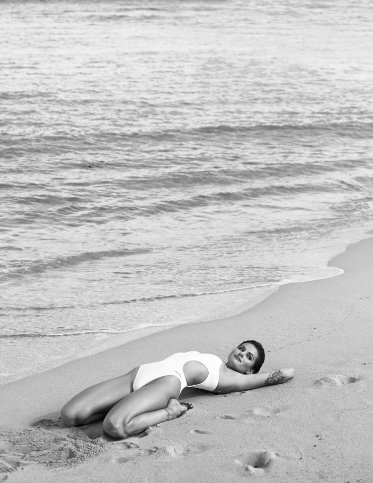 Isabeli Fontana Swim Photoshoot02