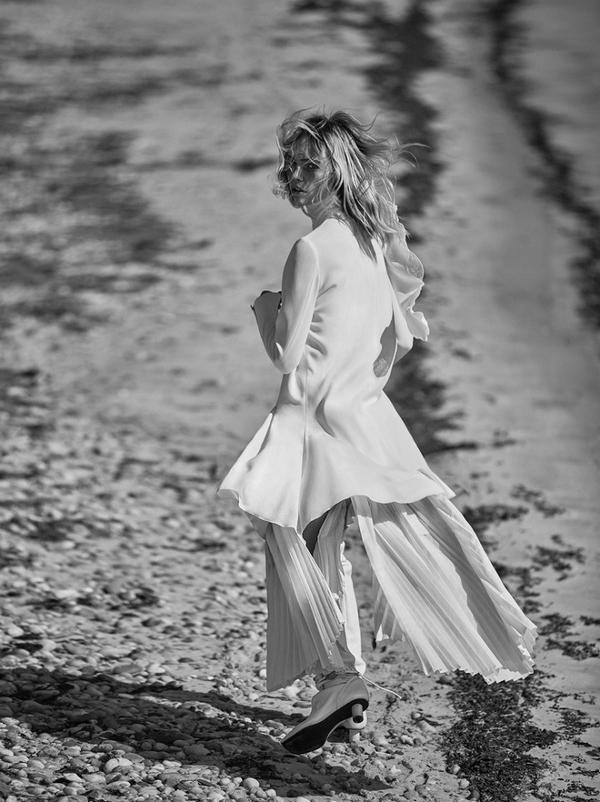 Sasha Pivovarova Vogue Greeece Cover Photoshoot01