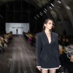 Revija iza leđa # eNVy room kroz izokrenutu konstrukciju i redefinirani runway istražuje nove perspektive tailoringa EA7A1301